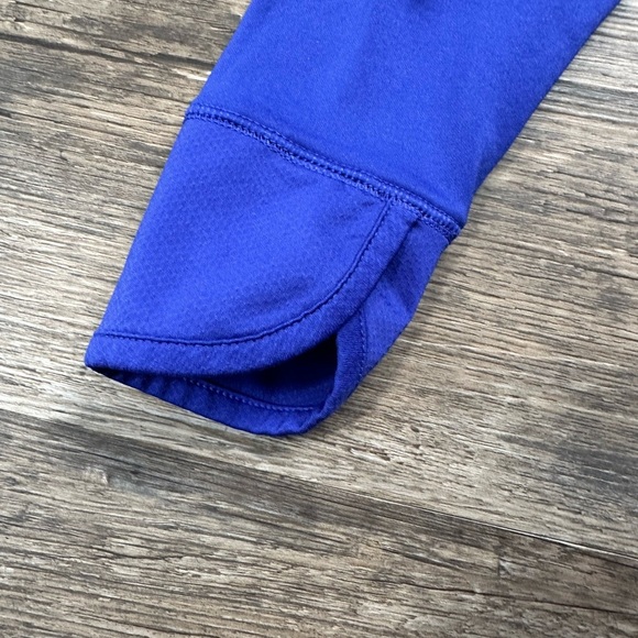 Columbia Omniwick Hooded Jacket with Full-Length Zipper and Slim Fit - Picture 4 of 5